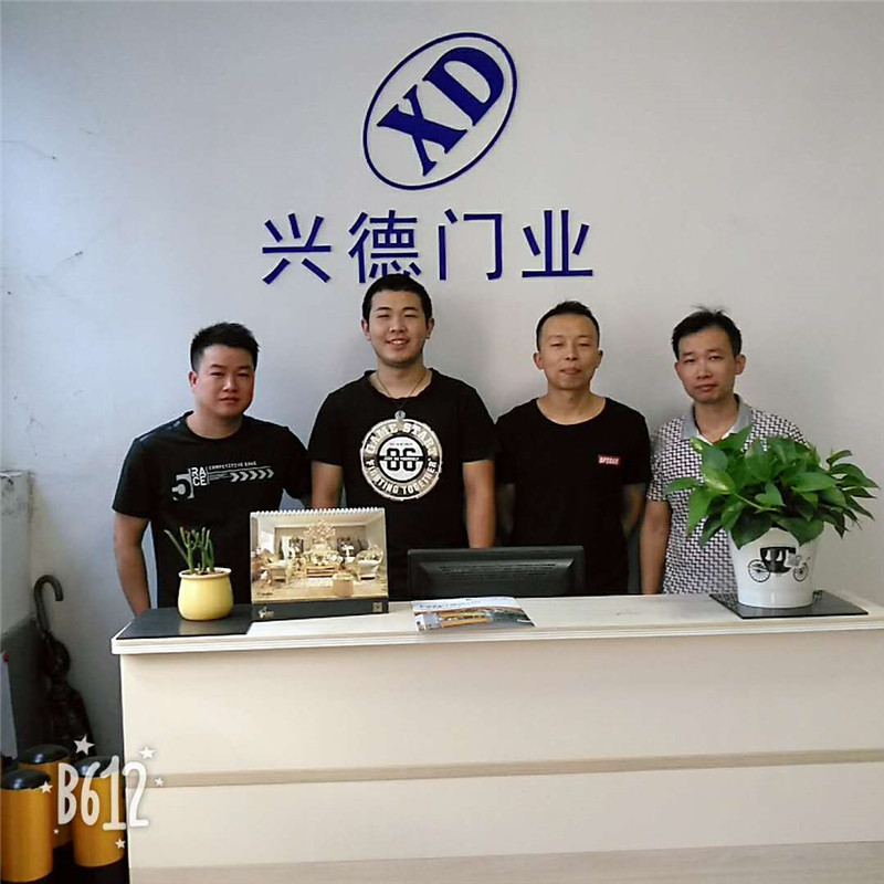 興德門業快速門員工圖片